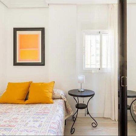 Apartamento Amplio Con 4 Habitaciones Y 2 Banos - Great Apartment With 4 Rooms - 2 Baths Sevilla Kültér fotó