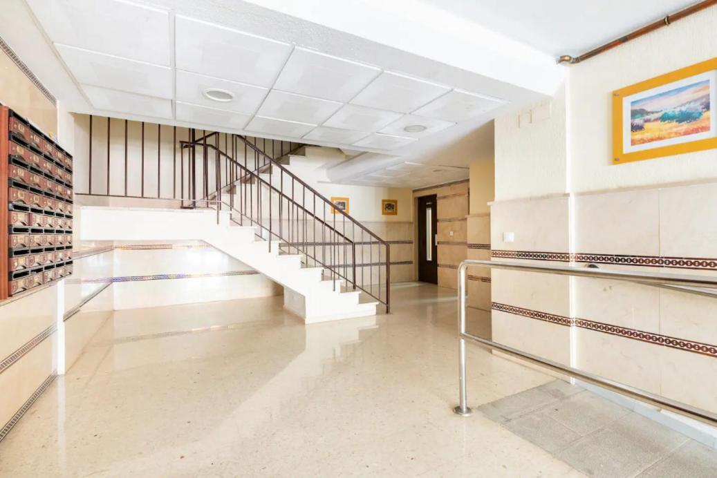 Apartamento Amplio Con 4 Habitaciones Y 2 Banos - Great Apartment With 4 Rooms - 2 Baths Sevilla Kültér fotó