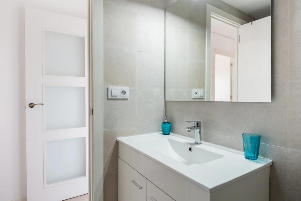 Apartamento Amplio Con 4 Habitaciones Y 2 Banos - Great Apartment With 4 Rooms - 2 Baths Sevilla Kültér fotó