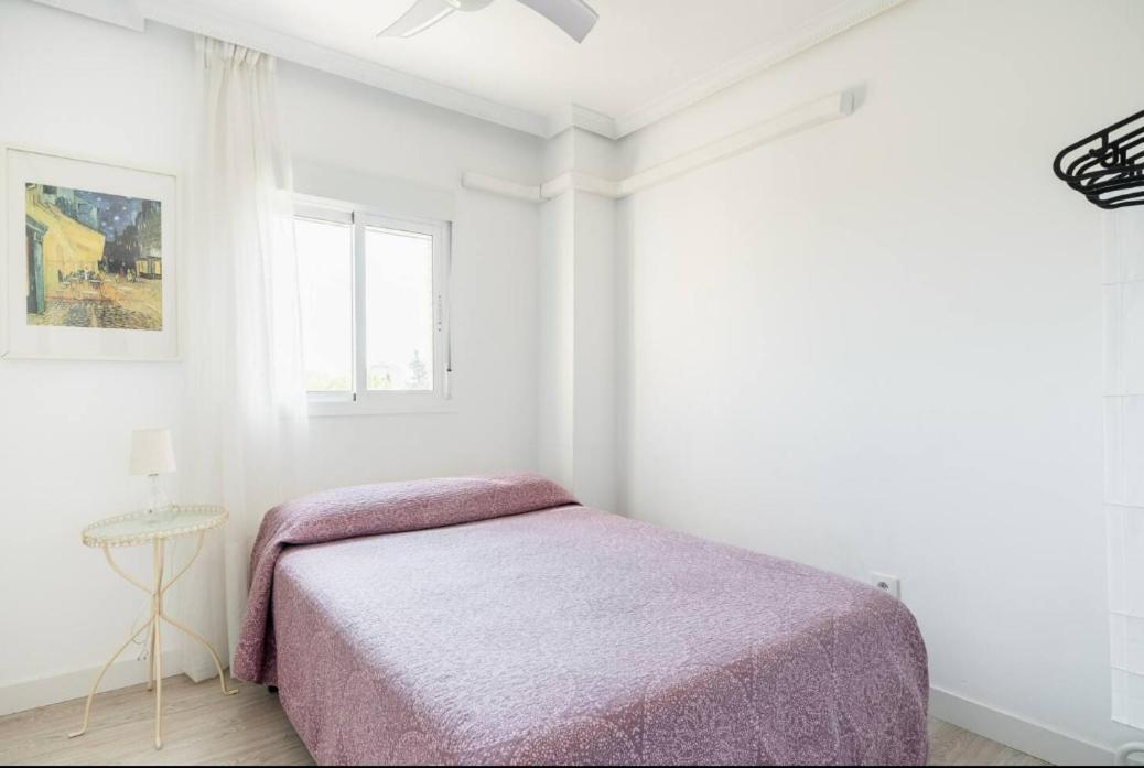 Apartamento Amplio Con 4 Habitaciones Y 2 Banos - Great Apartment With 4 Rooms - 2 Baths Sevilla Kültér fotó