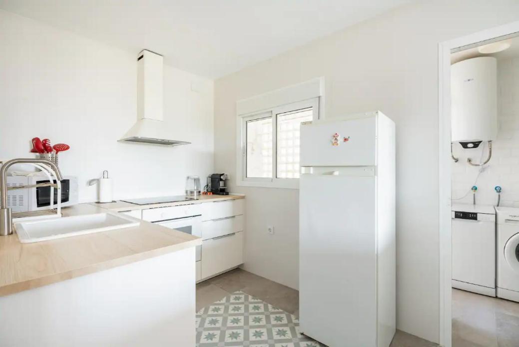 Apartamento Amplio Con 4 Habitaciones Y 2 Banos - Great Apartment With 4 Rooms - 2 Baths Sevilla Kültér fotó