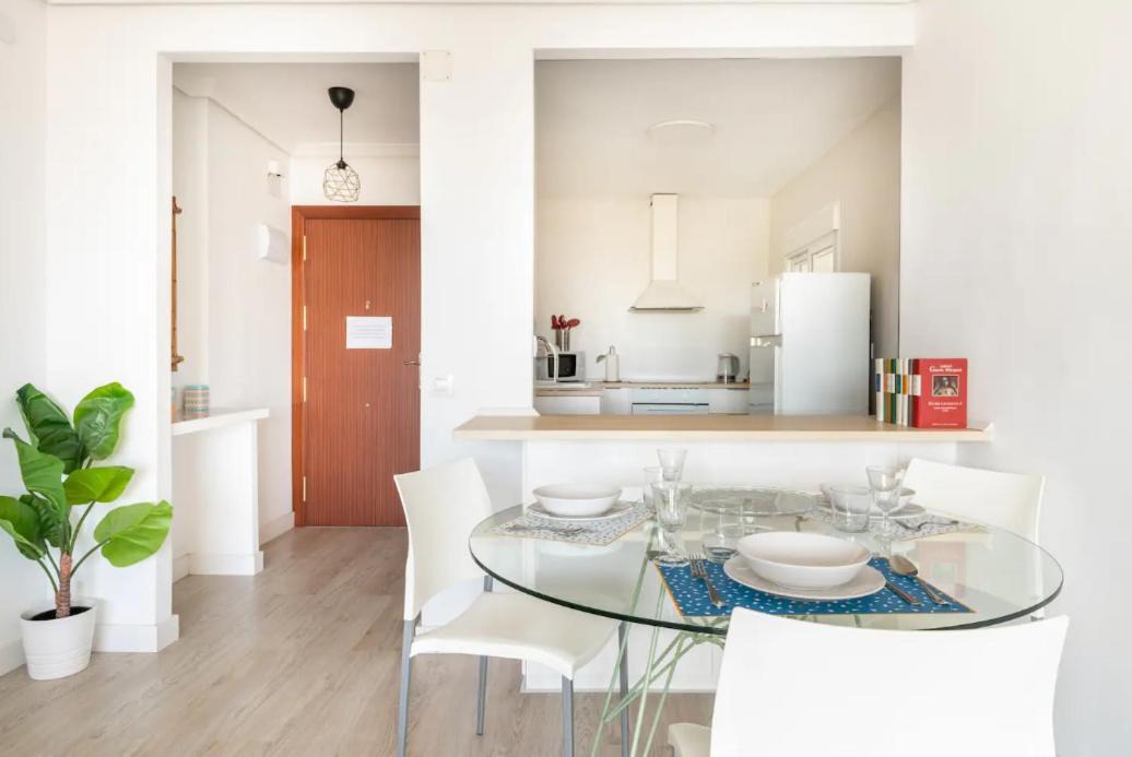 Apartamento Amplio Con 4 Habitaciones Y 2 Banos - Great Apartment With 4 Rooms - 2 Baths Sevilla Kültér fotó