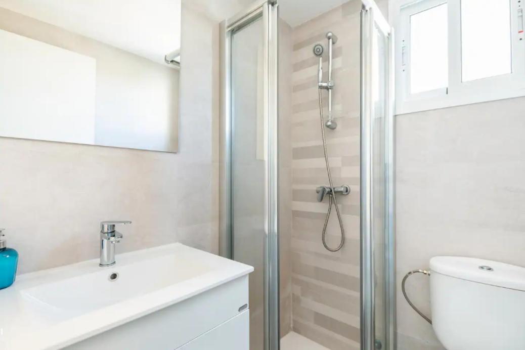 Apartamento Amplio Con 4 Habitaciones Y 2 Banos - Great Apartment With 4 Rooms - 2 Baths Sevilla Kültér fotó