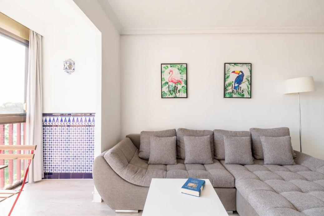 Apartamento Amplio Con 4 Habitaciones Y 2 Banos - Great Apartment With 4 Rooms - 2 Baths Sevilla Kültér fotó