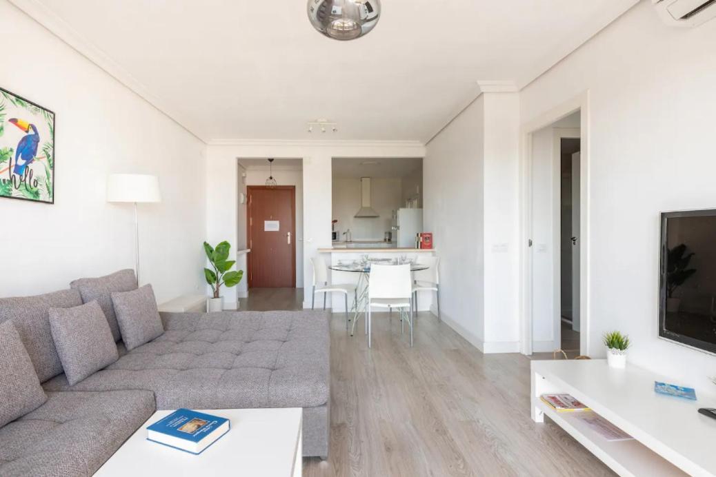 Apartamento Amplio Con 4 Habitaciones Y 2 Banos - Great Apartment With 4 Rooms - 2 Baths Sevilla Kültér fotó
