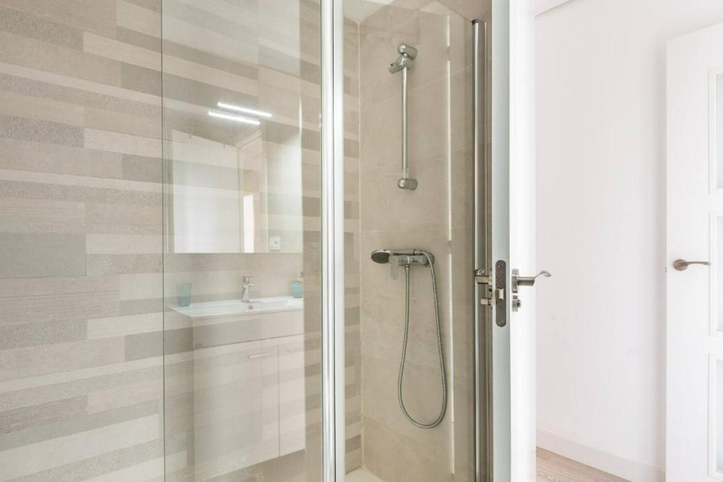 Apartamento Amplio Con 4 Habitaciones Y 2 Banos - Great Apartment With 4 Rooms - 2 Baths Sevilla Kültér fotó