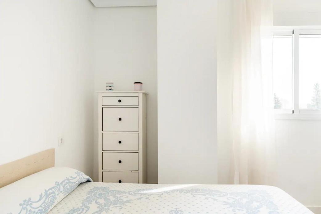 Apartamento Amplio Con 4 Habitaciones Y 2 Banos - Great Apartment With 4 Rooms - 2 Baths Sevilla Kültér fotó