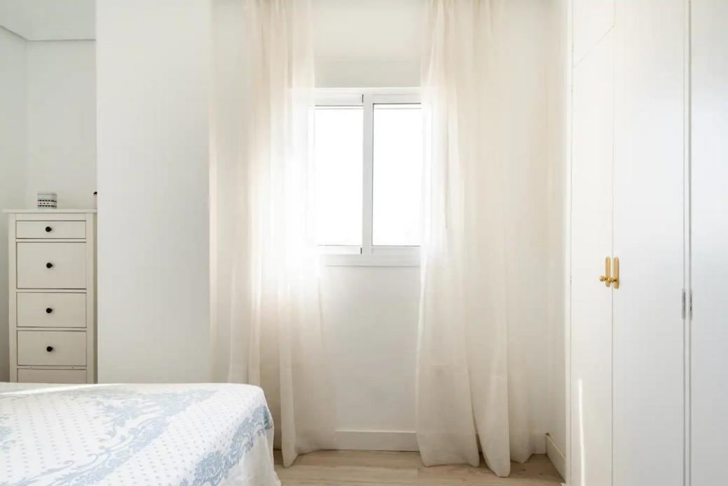 Apartamento Amplio Con 4 Habitaciones Y 2 Banos - Great Apartment With 4 Rooms - 2 Baths Sevilla Kültér fotó