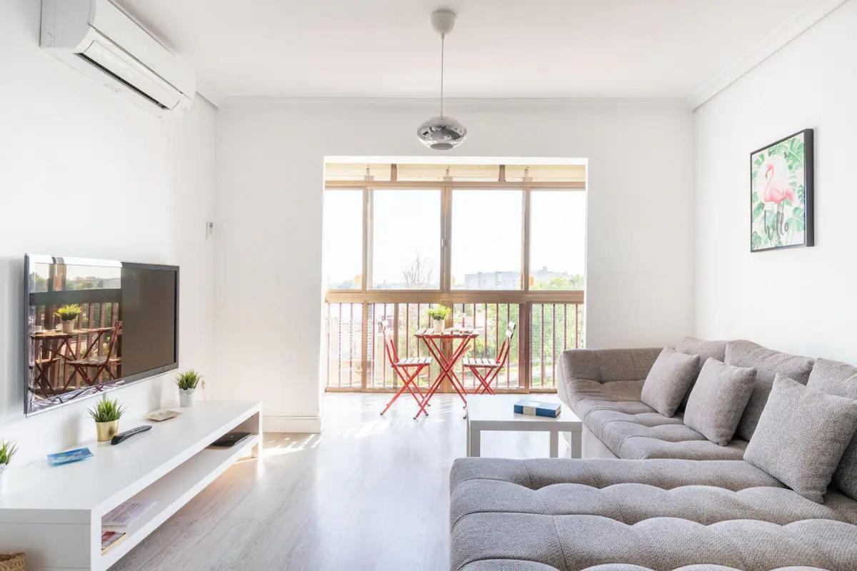 Apartamento Amplio Con 4 Habitaciones Y 2 Banos - Great Apartment With 4 Rooms - 2 Baths Sevilla Kültér fotó